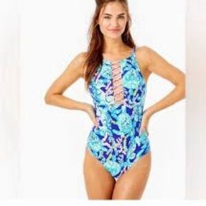 Lilly Pulitzer Mealy one-piece swimsuit in the Corsica Blue Turtle Villa 4